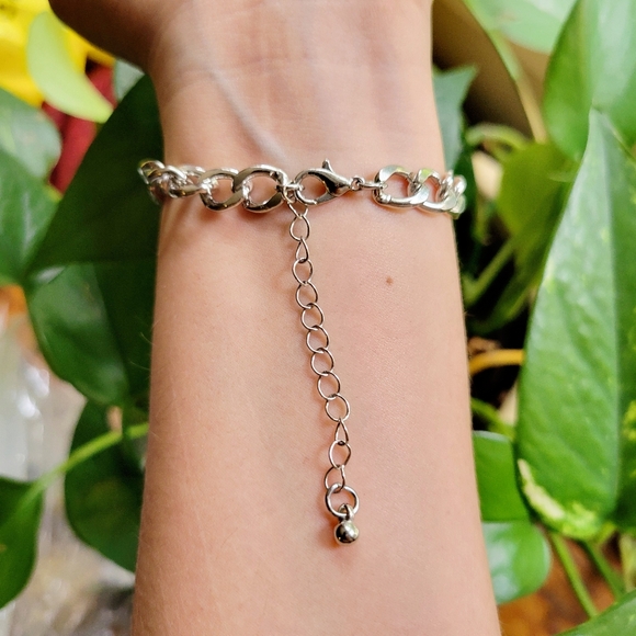 Classic Silver Chain Link Bracelet - Picture 7 of 7